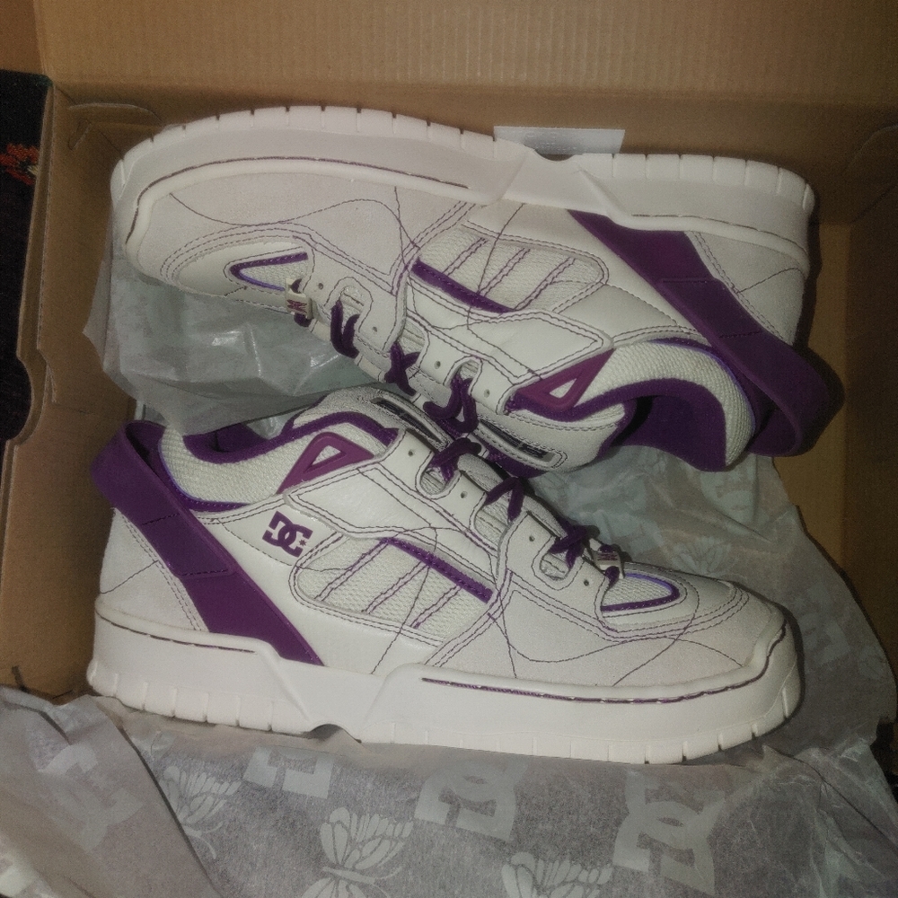 Sneakers - Picture 4 of 5